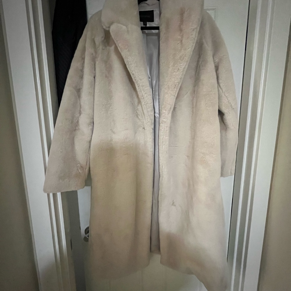 Banana Republic Cream Teddy Jacket with Oversized Collar and Plush Texture